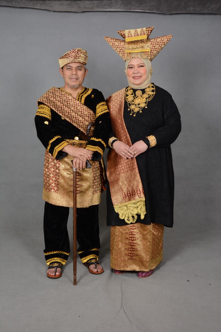 Dr. dr. Rahyussalim  Dikukuhkan sebagai Datuak Bagindo Nan Kuniang 